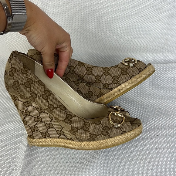 Gucci monogram peep toe horsebit wedge 38/ 8 - Picture 6 of 8